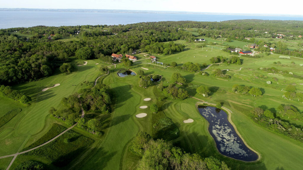 Källa: St Arilds Golfklubb. Inspirerande golf i en rogivande och härlig miljö. 